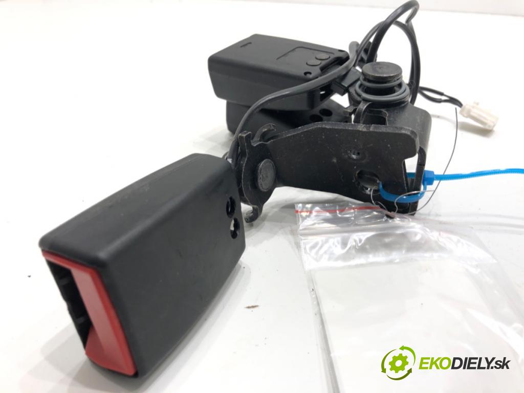 PEUGEOT 308 II liftback 2020 96 kW 1.2 THP 130 1199 zapínače pásov PASA zad 98063975XX