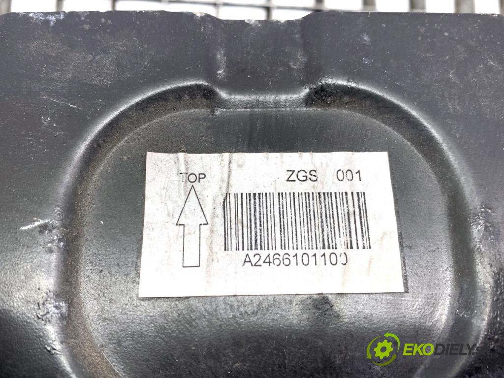 MERCEDES-BENZ W176 liftback 2015 90 kW A 180 (176.042) 1595 výztuha nárazníka zadní část A2466101100 (Zadní výztuha)