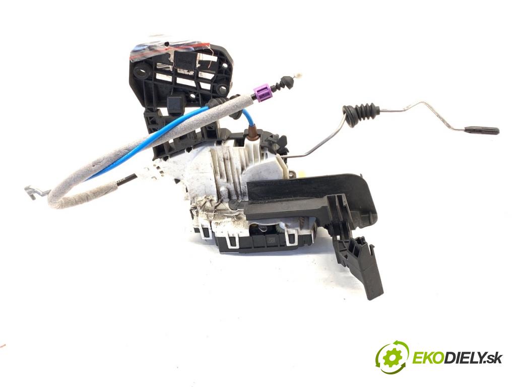 MERCEDES-BENZ W176 liftback 2015 90 kW A 180 (176.042) 1595 zámok dveře levý přední část A1667200135