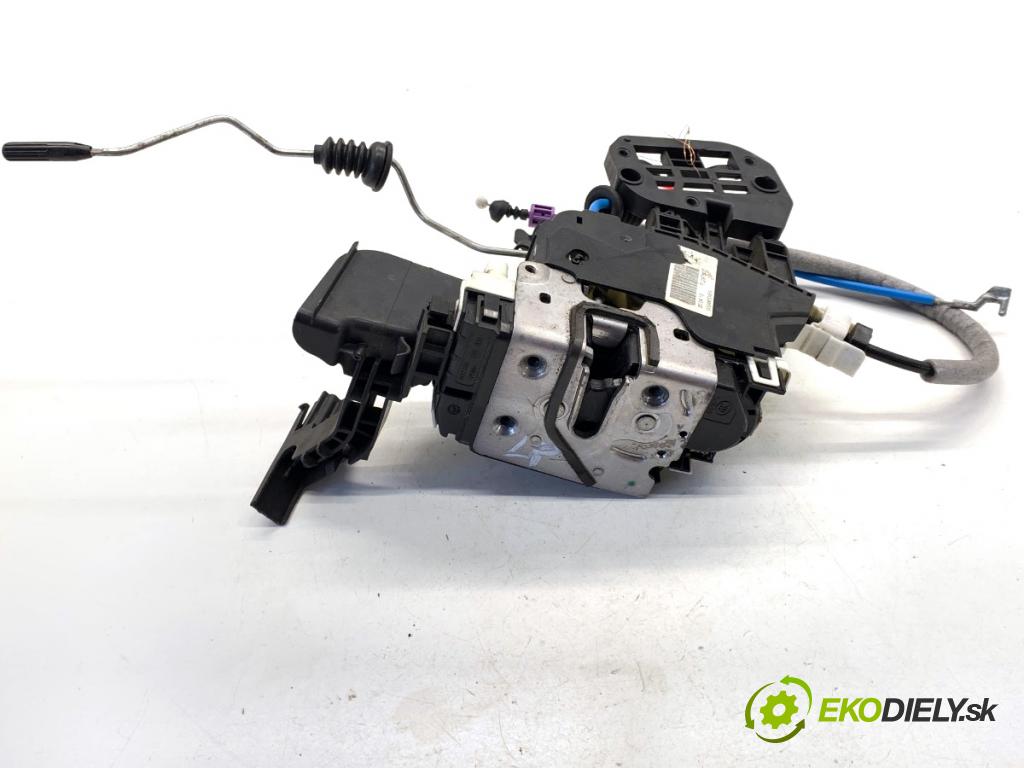 MERCEDES-BENZ W176 liftback 2015 90 kW A 180 (176.042) 1595 zámok Dvere ľavy predný A1667200135