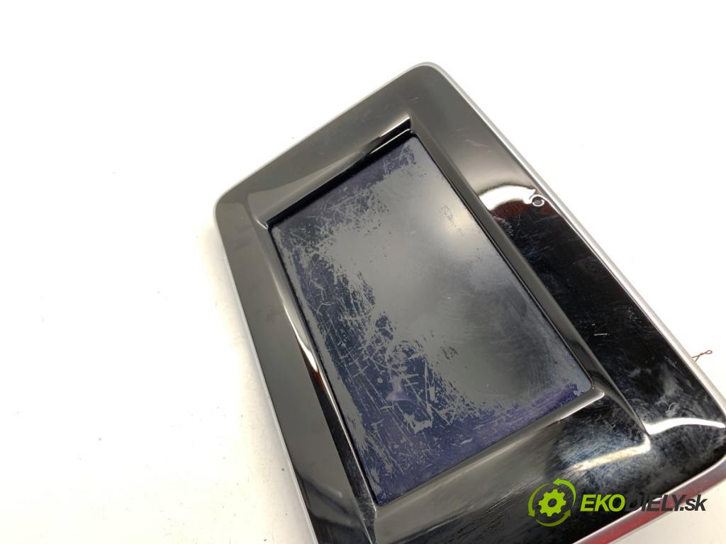 MERCEDES-BENZ W176 liftback 2015 90 kW A 180 (176.042) 1595 Dislpej A2469001206 (Prístrojová doska)