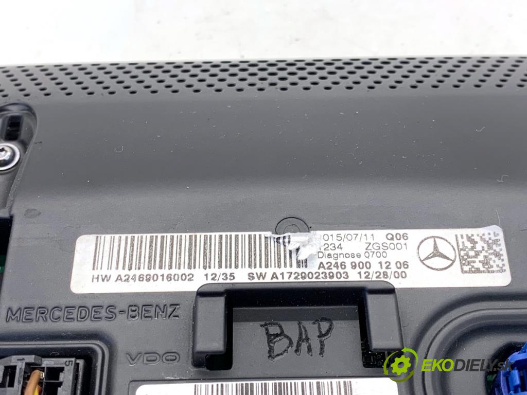 MERCEDES-BENZ W176 liftback 2015 90 kW A 180 (176.042) 1595 Dislpej A2469001206 (Prístrojová doska)