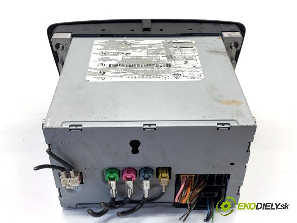 MERCEDES-BENZ W176 liftback 2015 90 kW A 180 (176.042) 1595 RADIO (Audio zariadenie)