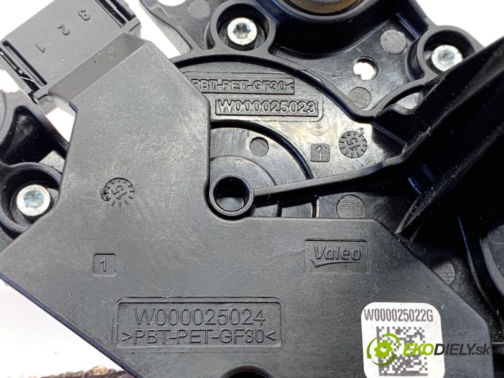 MERCEDES-BENZ W176 liftback 2015 90 kW A 180 (176.042) 1595 motor stěračů zadní část A1769066300