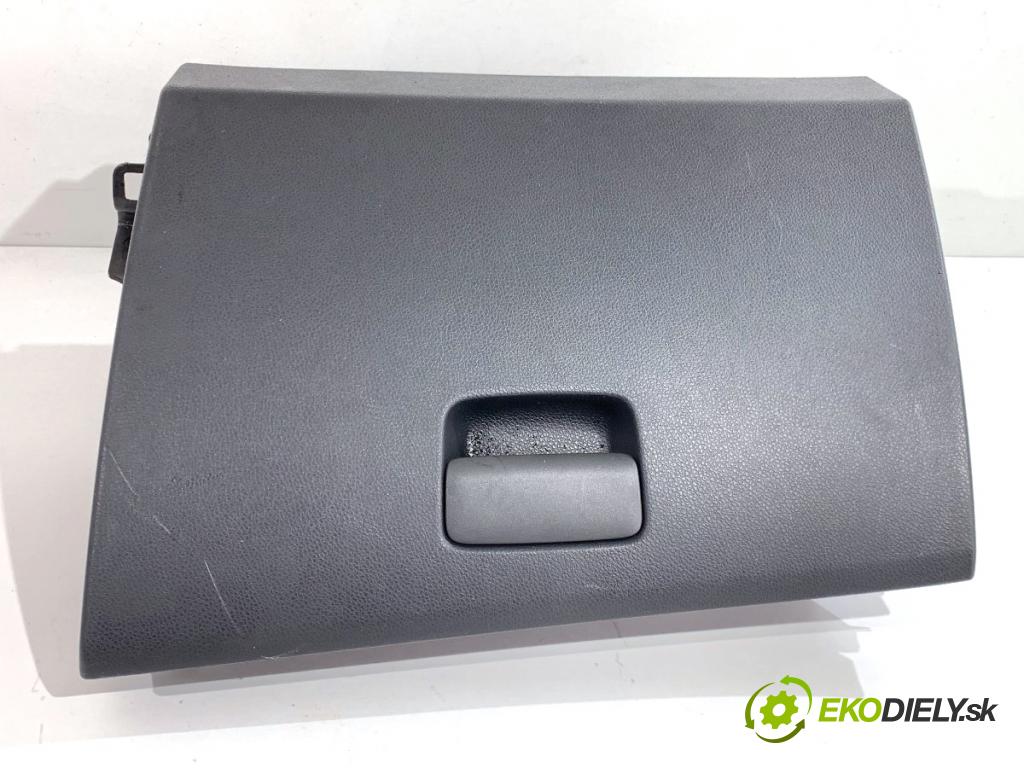 MERCEDES-BENZ W176 liftback 2015 90 kW A 180 (176.042) 1595 přihrádka kastlík spolujezdce  (Přihrádka (kastlík))