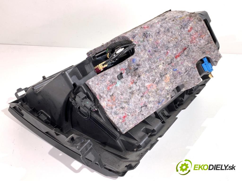 MERCEDES-BENZ W176 liftback 2015 90 kW A 180 (176.042) 1595 přihrádka kastlík spolujezdce  (Přihrádka (kastlík))