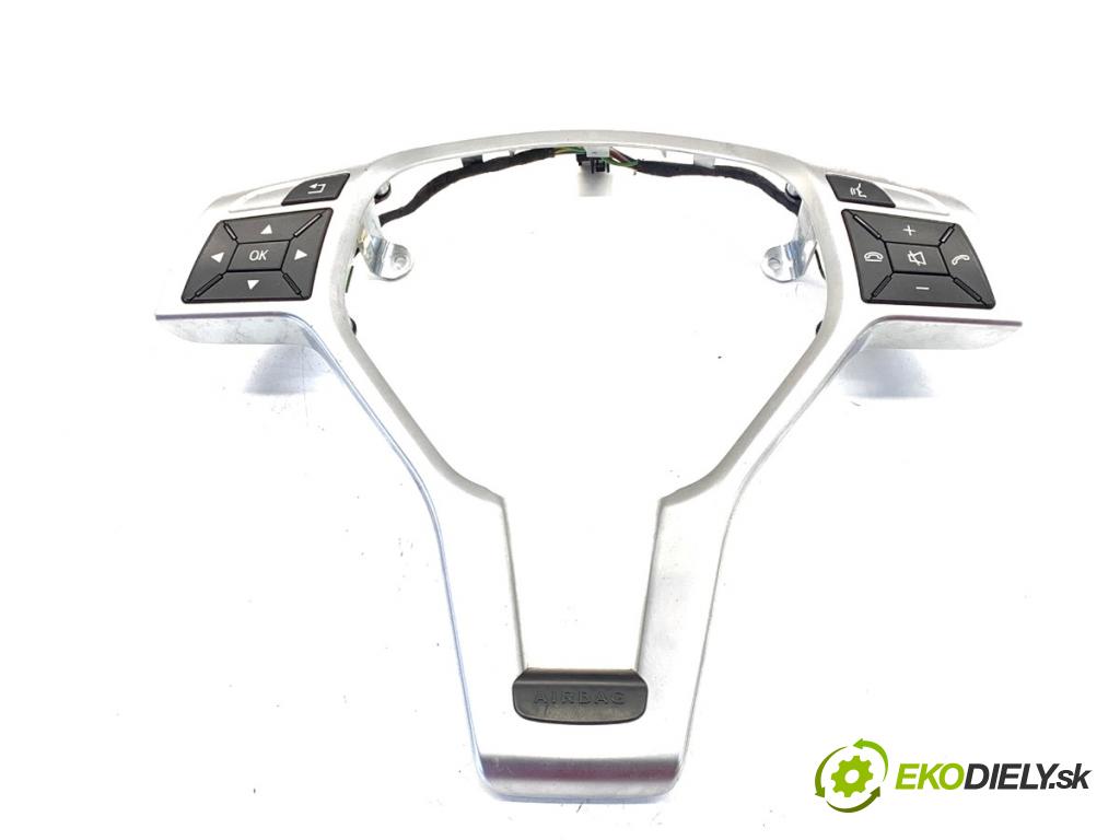 MERCEDES-BENZ W176 liftback 2015 90 kW A 180 (176.042) 1595 SPÍNAČE: volantu 3070808