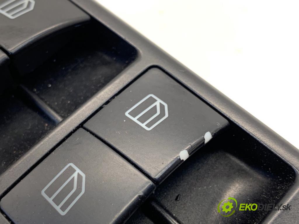 MERCEDES-BENZ W176 liftback 2015 90 kW A 180 (176.042) 1595 Prepínač okien A1669054300 (Prepínacie páčky pod volantom)