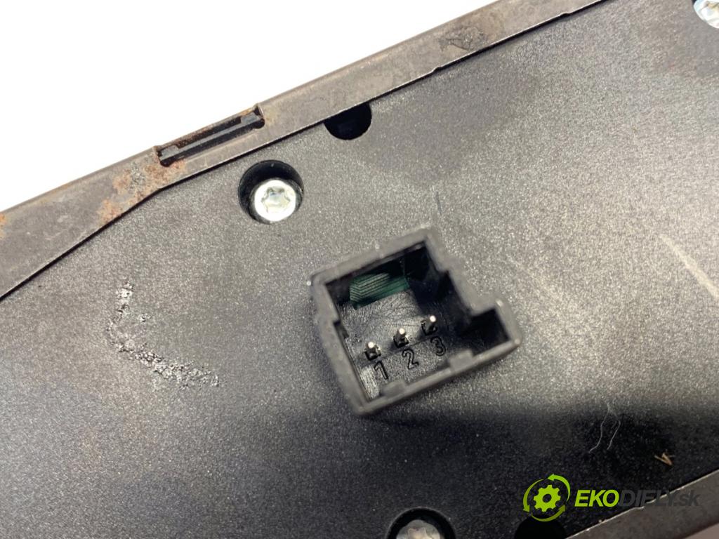 MERCEDES-BENZ W176 liftback 2015 90 kW A 180 (176.042) 1595 Prepínač okien A1669054300 (Prepínacie páčky pod volantom)