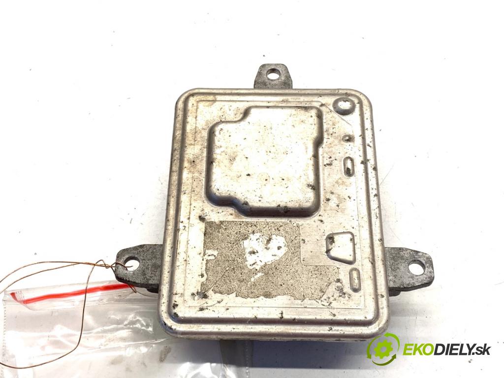 MERCEDES-BENZ W176 liftback 2015 90 kW A 180 (176.042) 1595 Menič XENON  (Riadiaca jednotka xenónu)