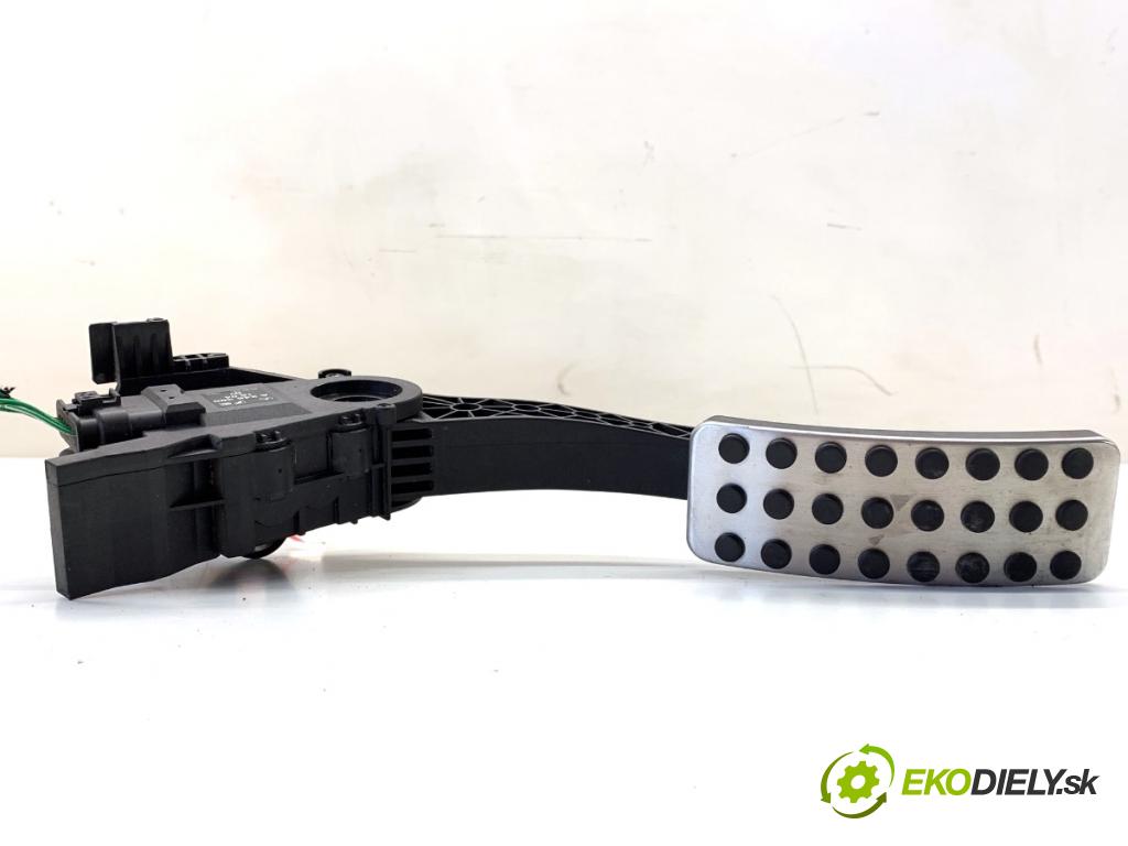 MERCEDES-BENZ W176 liftback 2015 90 kW A 180 (176.042) 1595 Potenciometer plynu A2463001604 (Potenciometer plynového pedálu)