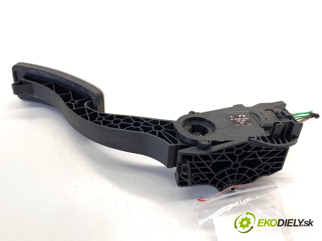 MERCEDES-BENZ W176 liftback 2015 90 kW A 180 (176.042) 1595 Potenciometer plynu A2463001604 (Potenciometer plynového pedálu)