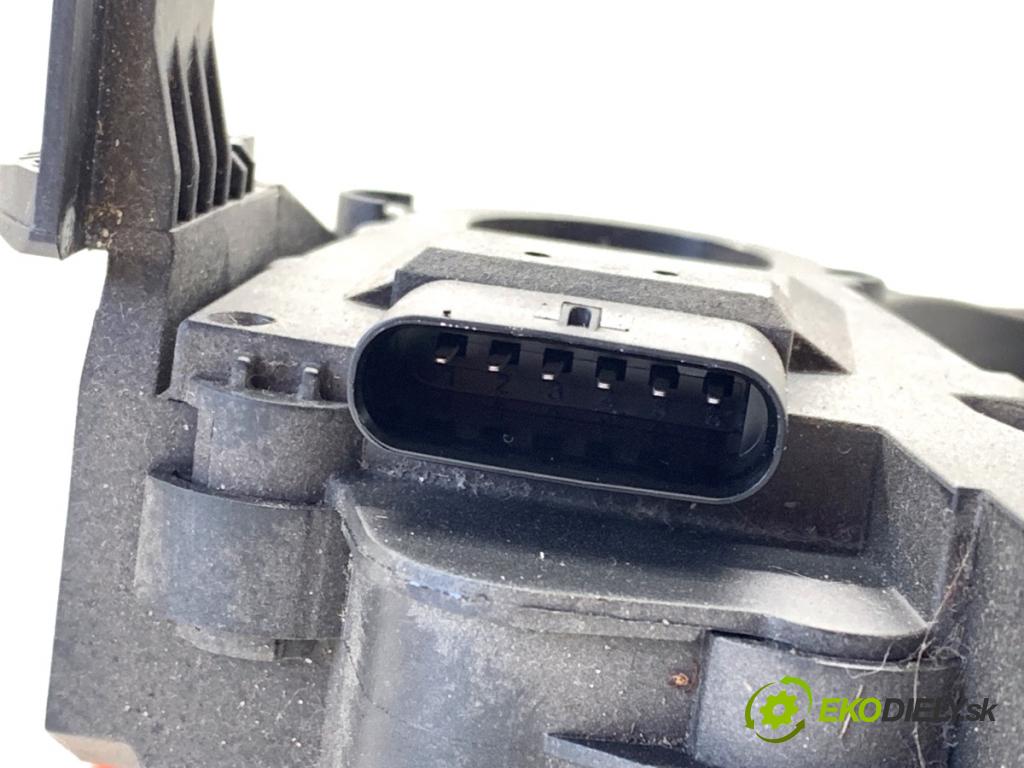 MERCEDES-BENZ W176 liftback 2015 90 kW A 180 (176.042) 1595 Potenciometer plynu A2463001604 (Potenciometer plynového pedálu)