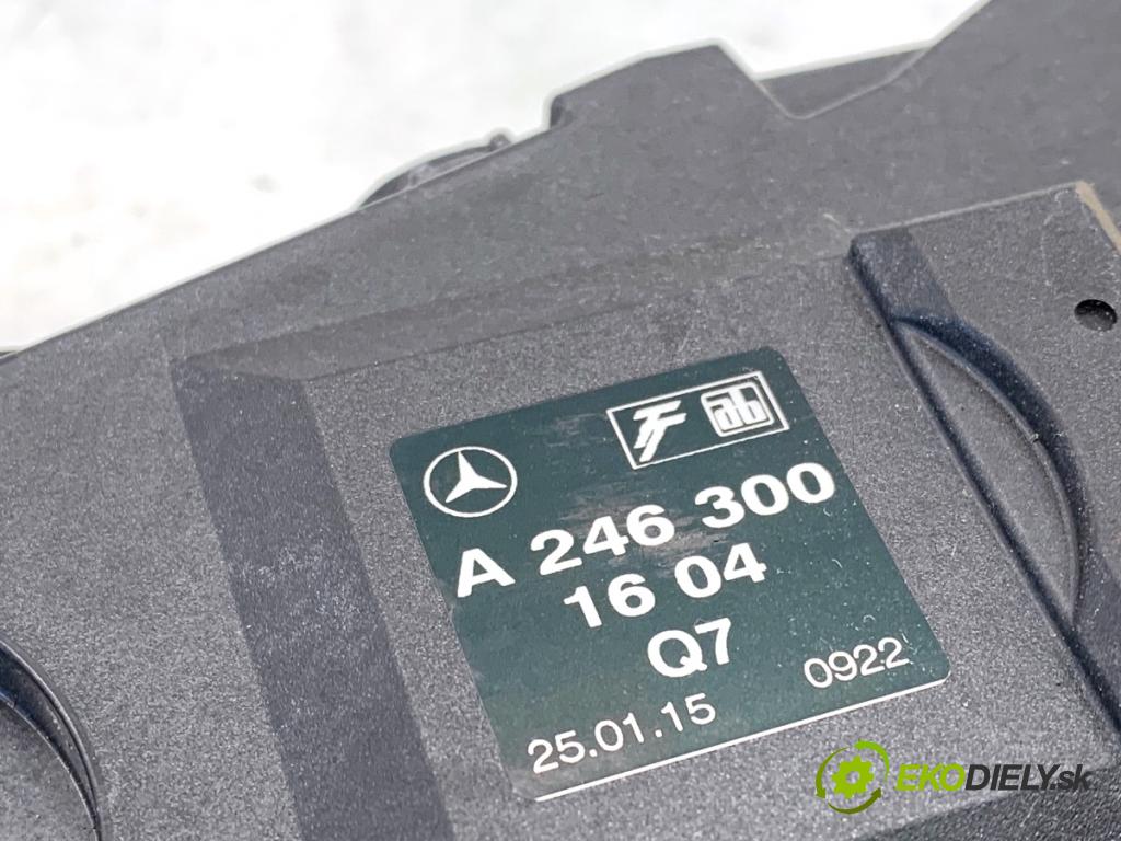 MERCEDES-BENZ W176 liftback 2015 90 kW A 180 (176.042) 1595 potenciometr plynového pedálu A2463001604 (Potenciometr plynového pedálu)