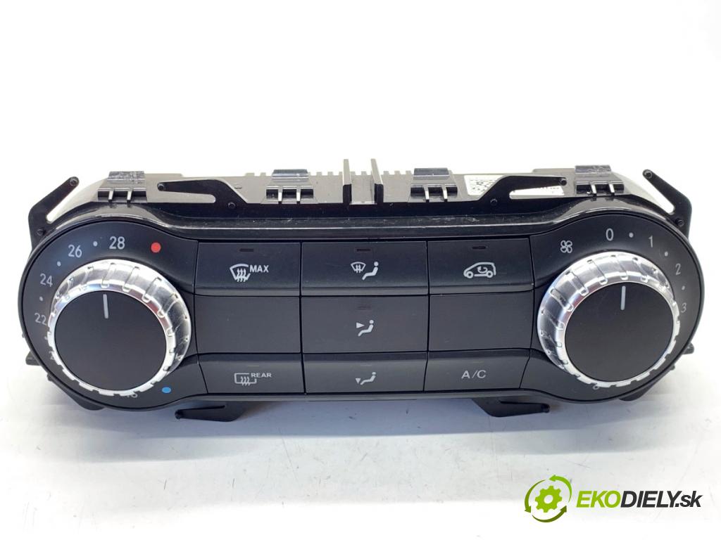 MERCEDES-BENZ W176 liftback 2015 90 kW A 180 (176.042) 1595 Panel ovládania kúrenia A2469000515 (Prepínacie páčky pod volantom)