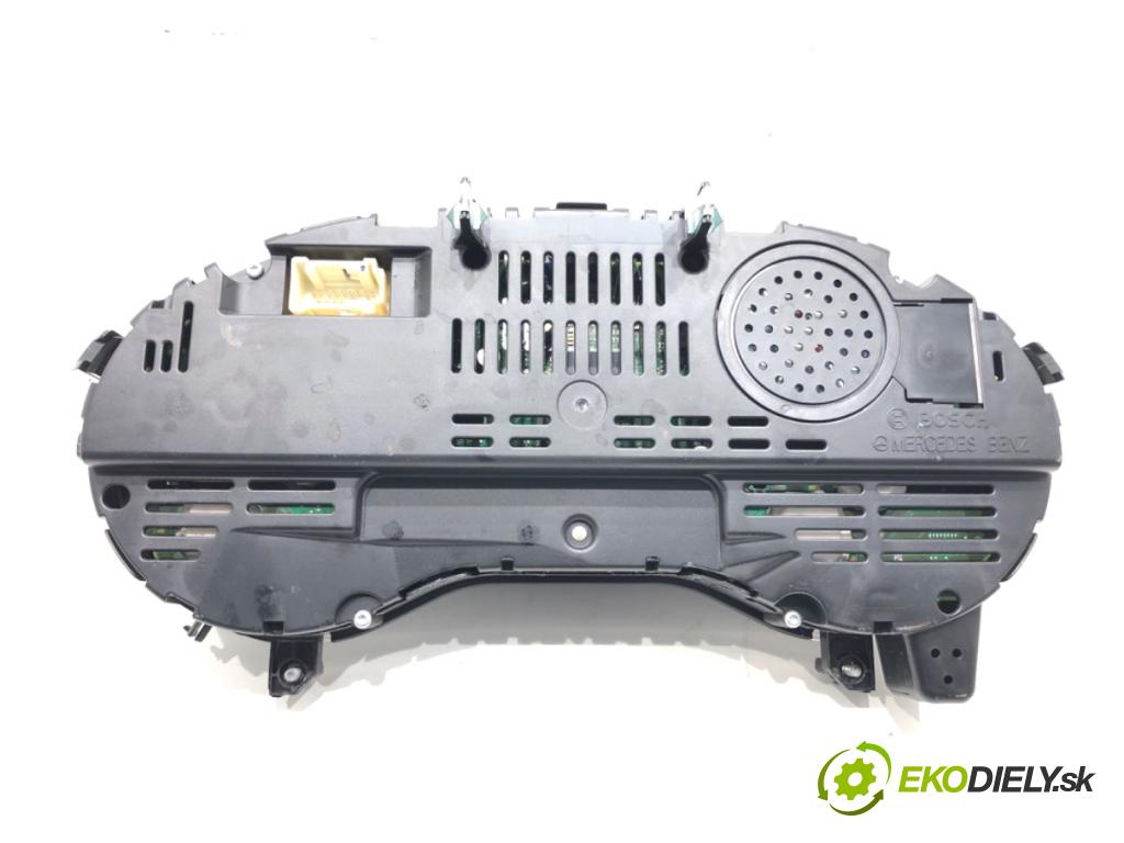 MERCEDES-BENZ W176 liftback 2015 90 kW A 180 (176.042) 1595 Prístrojovka A1769002903 (Prístrojová doska)