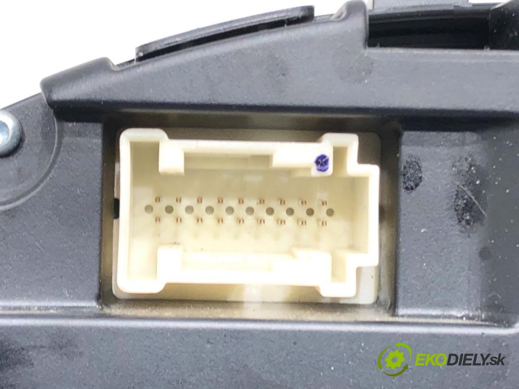 MERCEDES-BENZ W176 liftback 2015 90 kW A 180 (176.042) 1595 Prístrojovka A1769002903 (Prístrojová doska)