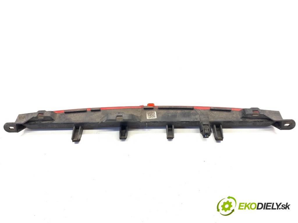 MERCEDES-BENZ W176 liftback 2015 90 kW A 180 (176.042) 1595 světlo brzdových světel A1769061700