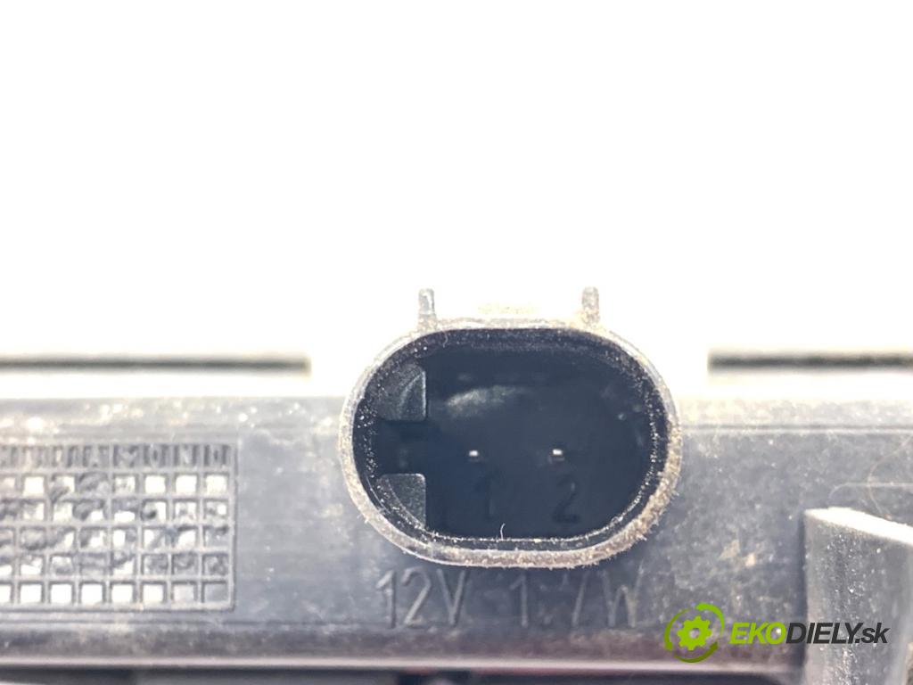 MERCEDES-BENZ W176 liftback 2015 90 kW A 180 (176.042) 1595 světlo brzdových světel A1769061700