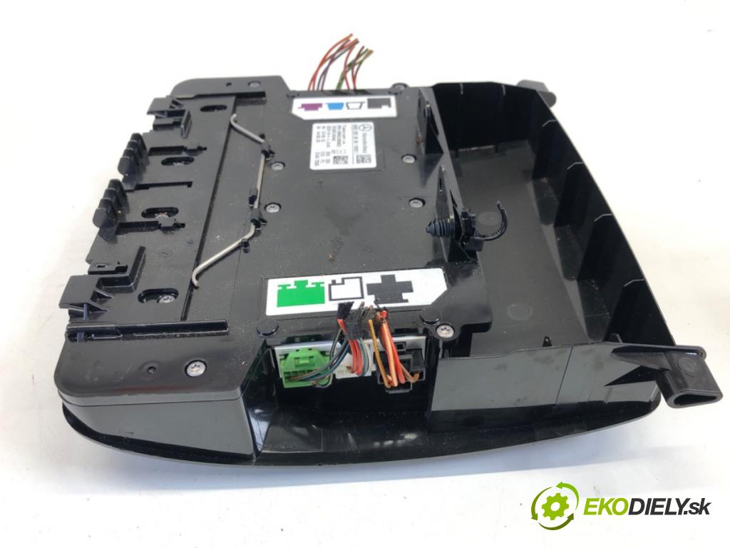 MERCEDES-BENZ W176 liftback 2015 90 kW A 180 (176.042) 1595 Svetlo stropné A0009003808