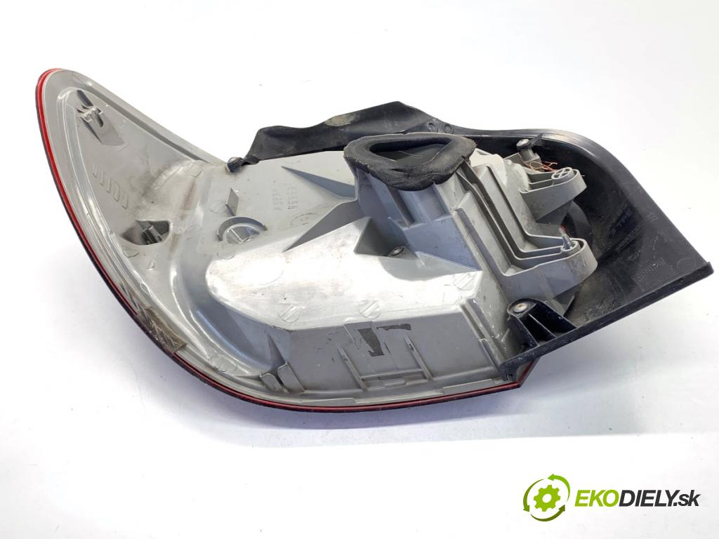 MERCEDES-BENZ W176 liftback 2015 90 kW A 180 (176.042) 1595 světlo pravý zadní část