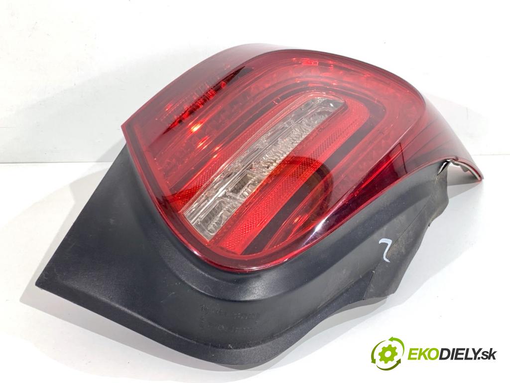 MERCEDES-BENZ W176 liftback 2015 90 kW A 180 (176.042) 1595 světlo levý zadní část LED