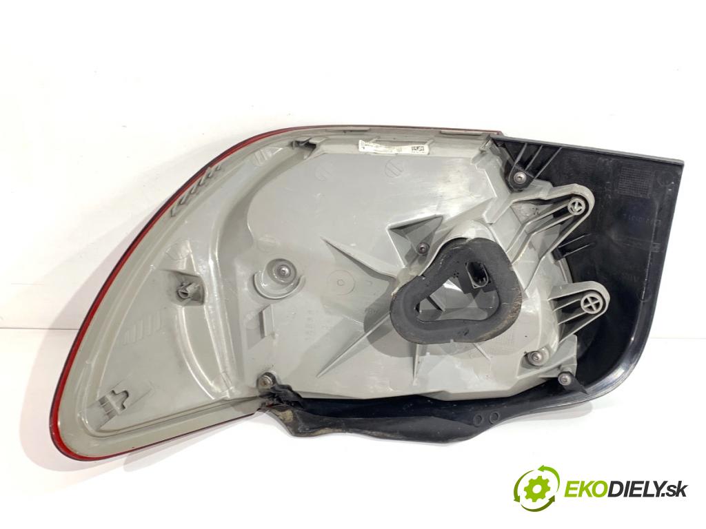 MERCEDES-BENZ W176 liftback 2015 90 kW A 180 (176.042) 1595 světlo levý zadní část LED