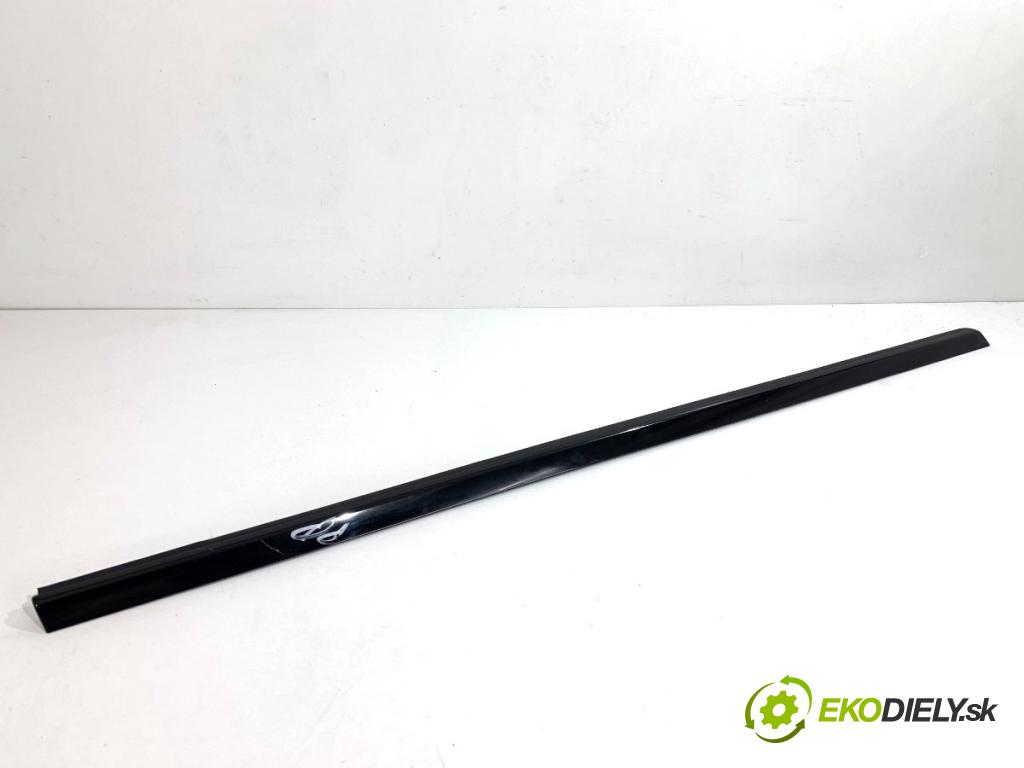 MERCEDES-BENZ W176 liftback 2015 90 kW A 180 (176.042) 1595 lišta Sbírání: přední část pravý 