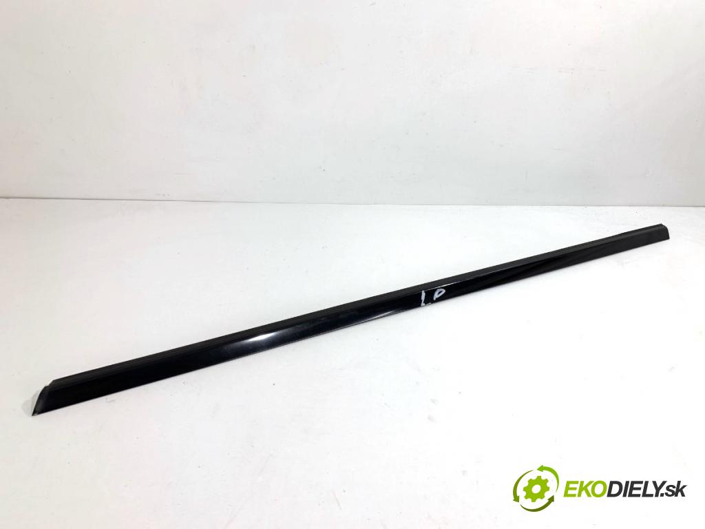 MERCEDES-BENZ W176 liftback 2015 90 kW A 180 (176.042) 1595 lišta Sbírání: přední část levý 