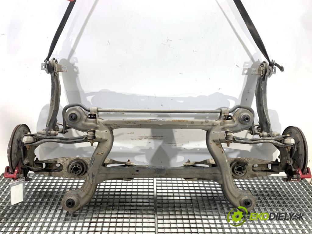 MERCEDES-BENZ W176 liftback 2015 90 kW A 180 (176.042) 1595 výztuha zadní část A2463510001