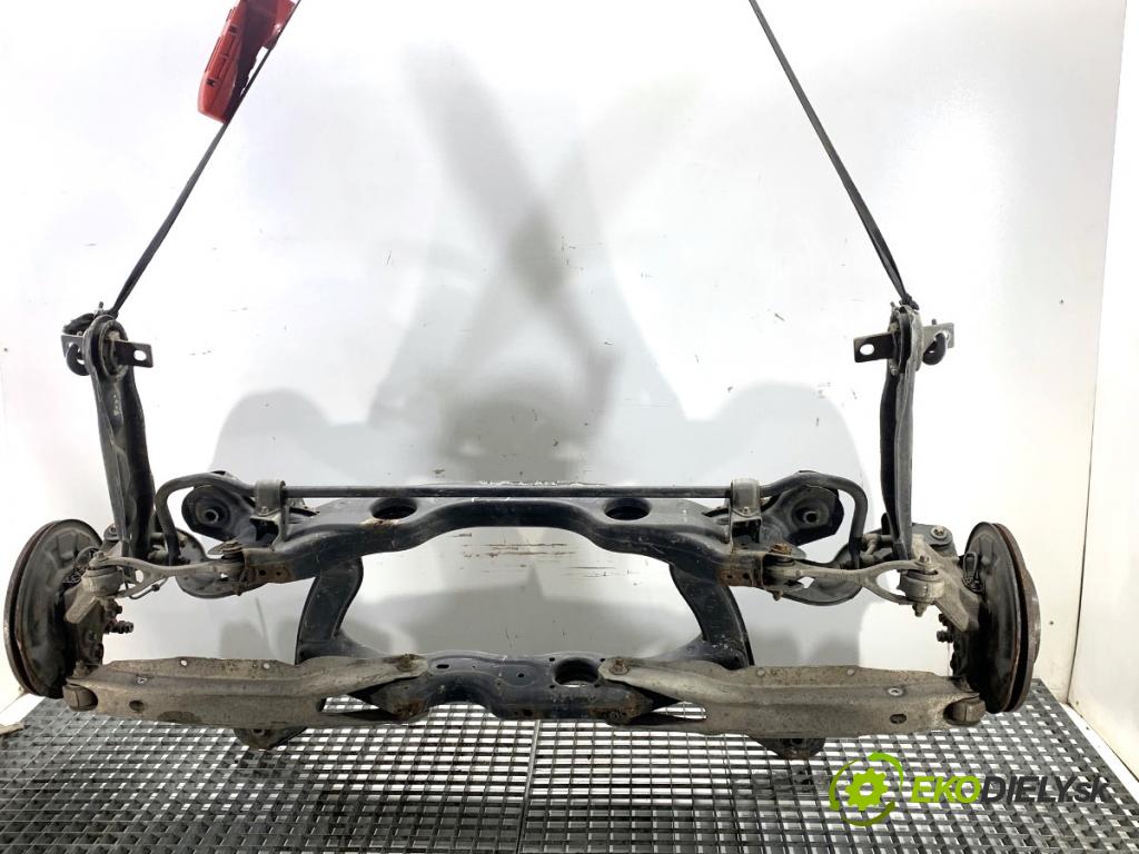 MERCEDES-BENZ W176 liftback 2015 90 kW A 180 (176.042) 1595 výztuha zadní část A2463510001