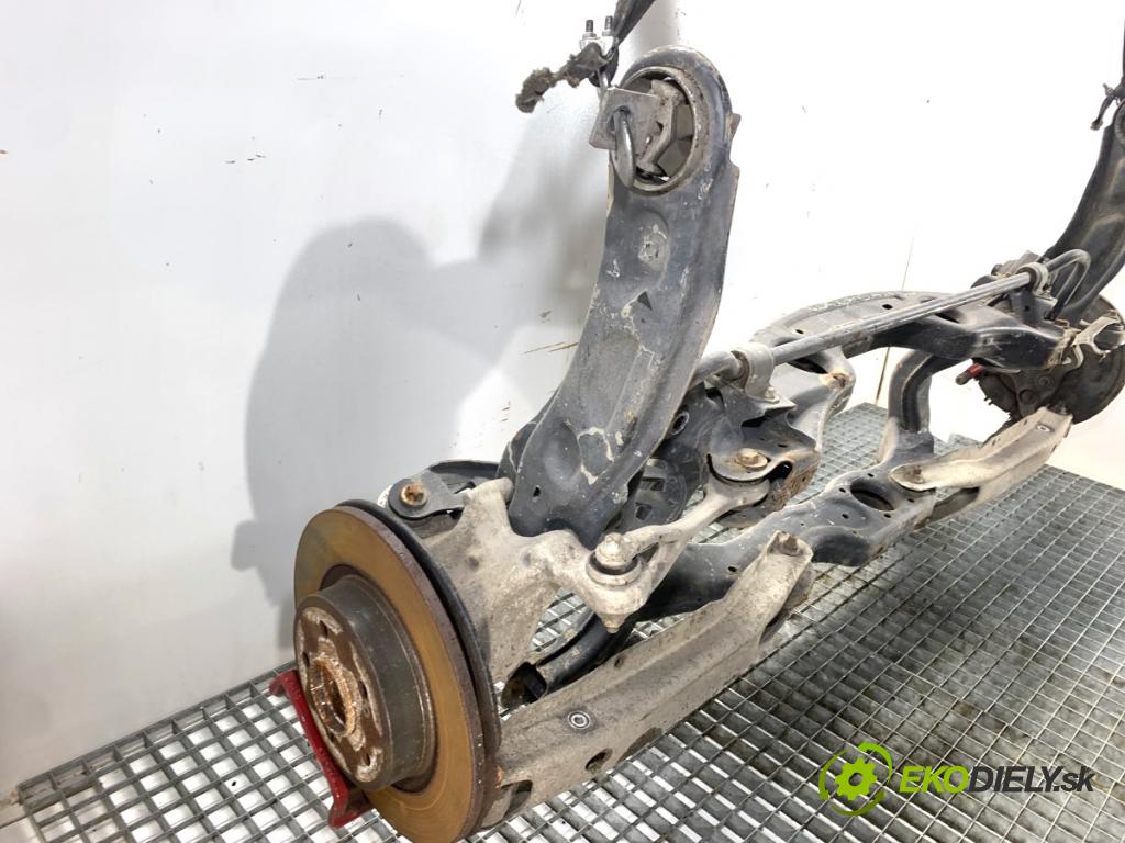 MERCEDES-BENZ W176 liftback 2015 90 kW A 180 (176.042) 1595 výztuha zadní část A2463510001