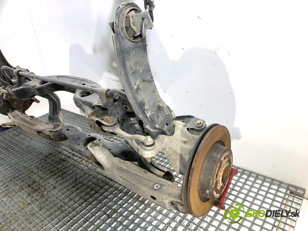 MERCEDES-BENZ W176 liftback 2015 90 kW A 180 (176.042) 1595 výztuha zadní část A2463510001