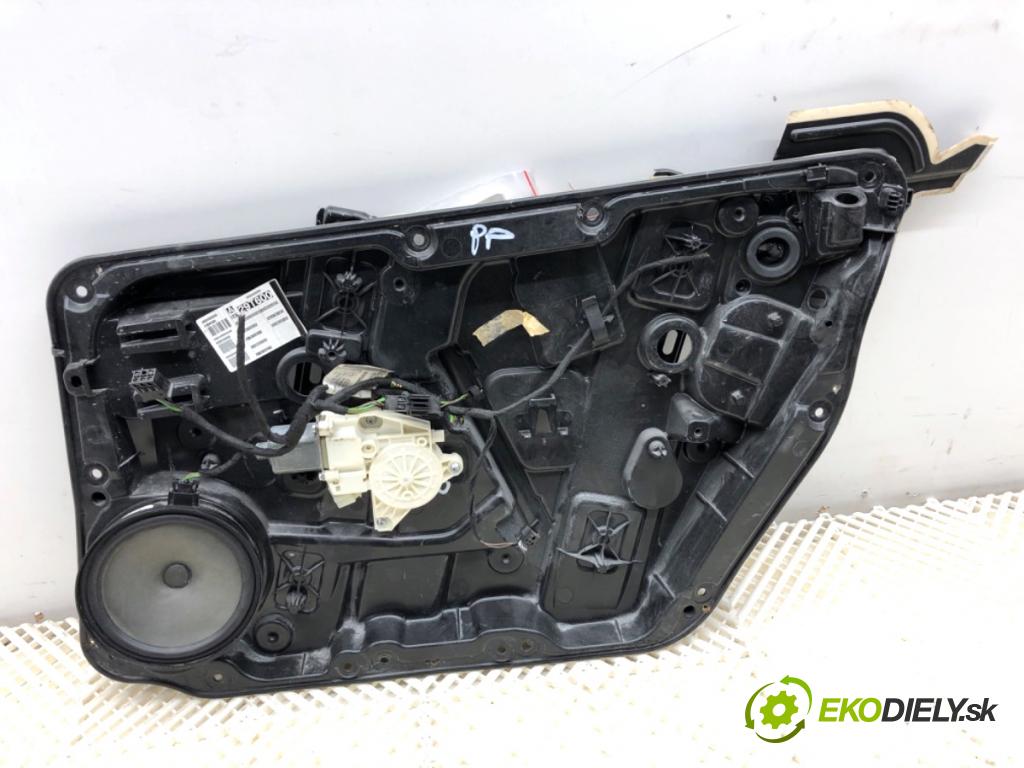 MERCEDES-BENZ W176 liftback 2015 90 kW A 180 (176.042) 1595 mechanismus okna pravý přední část 
