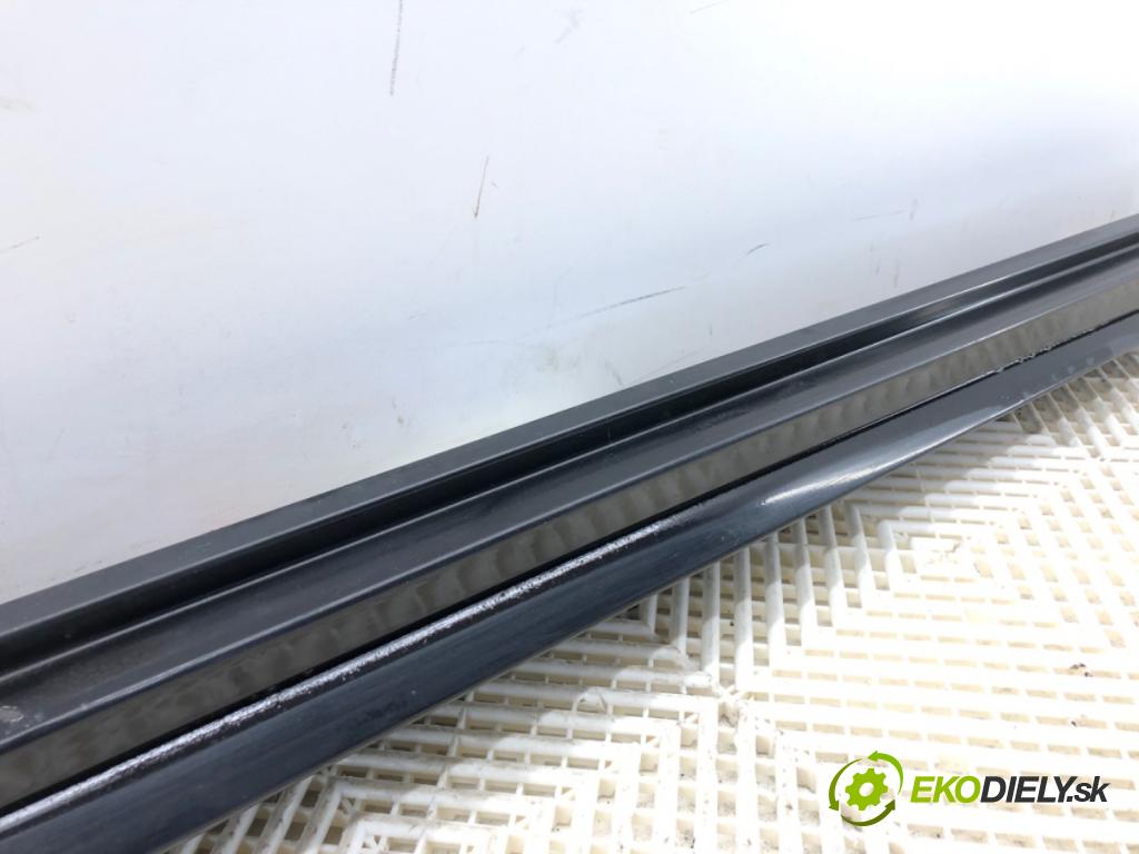 MERCEDES-BENZ W176 liftback 2015 90 kW A 180 (176.042) 1595 lišta prahová pravý A1766980154