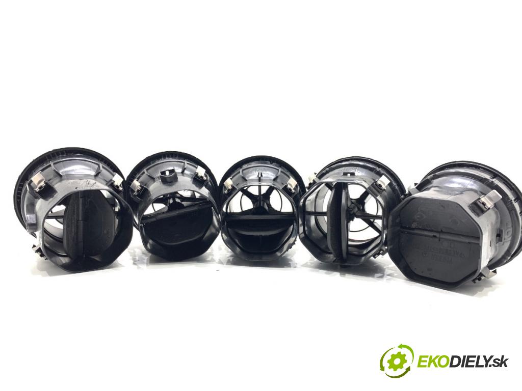 MERCEDES-BENZ W176 liftback 2015 90 kW A 180 (176.042) 1595 mří topení přední část A1768300754