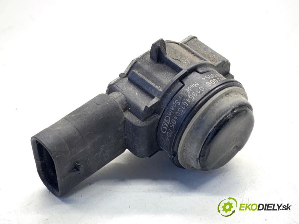 MERCEDES-BENZ W176 liftback 2015 90 kW A 180 (176.042) 1595 snímač PDC A0009050342