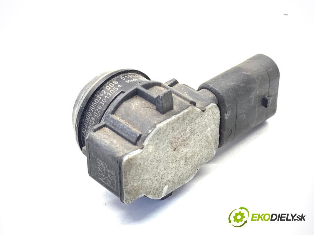 MERCEDES-BENZ W176 liftback 2015 90 kW A 180 (176.042) 1595 snímač PDC A0009050342