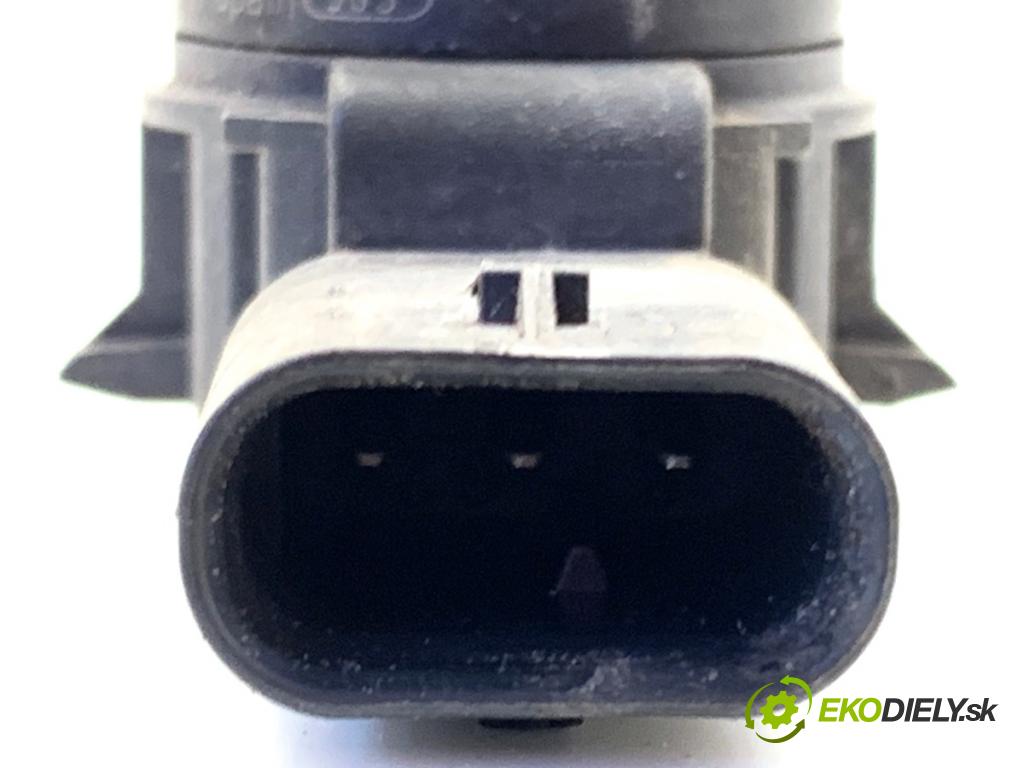 MERCEDES-BENZ W176 liftback 2015 90 kW A 180 (176.042) 1595 snímač PDC A0009050342