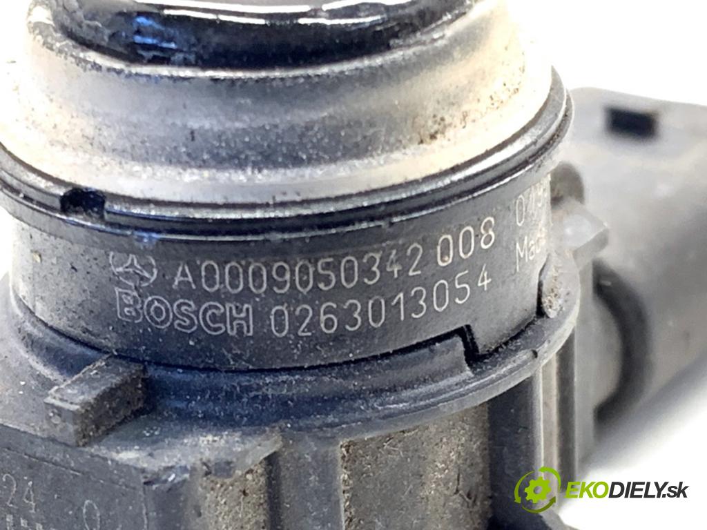 MERCEDES-BENZ W176 liftback 2015 90 kW A 180 (176.042) 1595 snímač PDC A0009050342