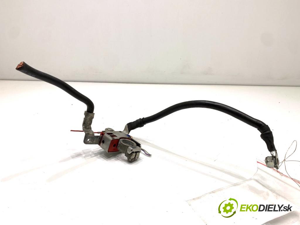 MERCEDES-BENZ W176 liftback 2015 90 kW A 180 (176.042) 1595 svorka plus N000000007584