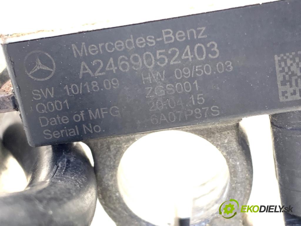 MERCEDES-BENZ W176 liftback 2015 90 kW A 180 (176.042) 1595 svorka MINUS: A2469052403