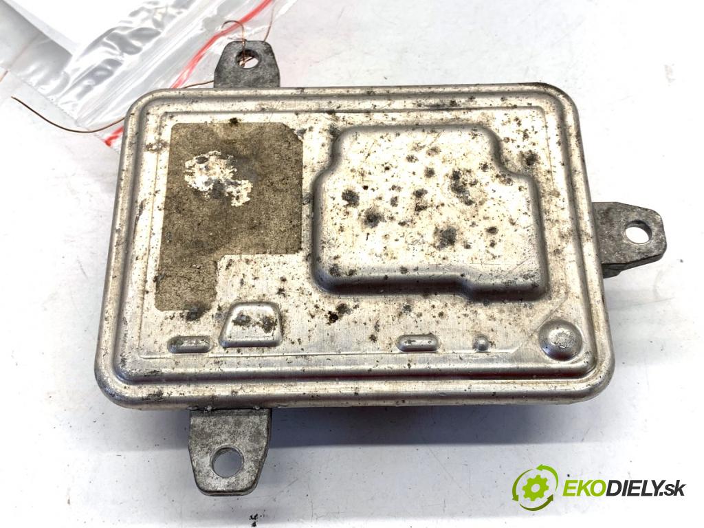 MERCEDES-BENZ W176 liftback 2015 90 kW A 180 (176.042) 1595 Menič XENON  (Riadiaca jednotka xenónu)