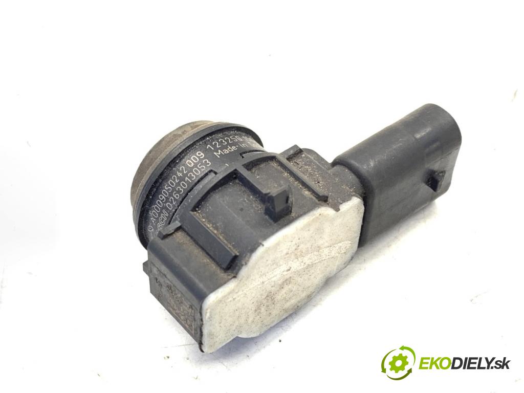 MERCEDES-BENZ W176 liftback 2015 90 kW A 180 (176.042) 1595 Snímač PDC 0263013053