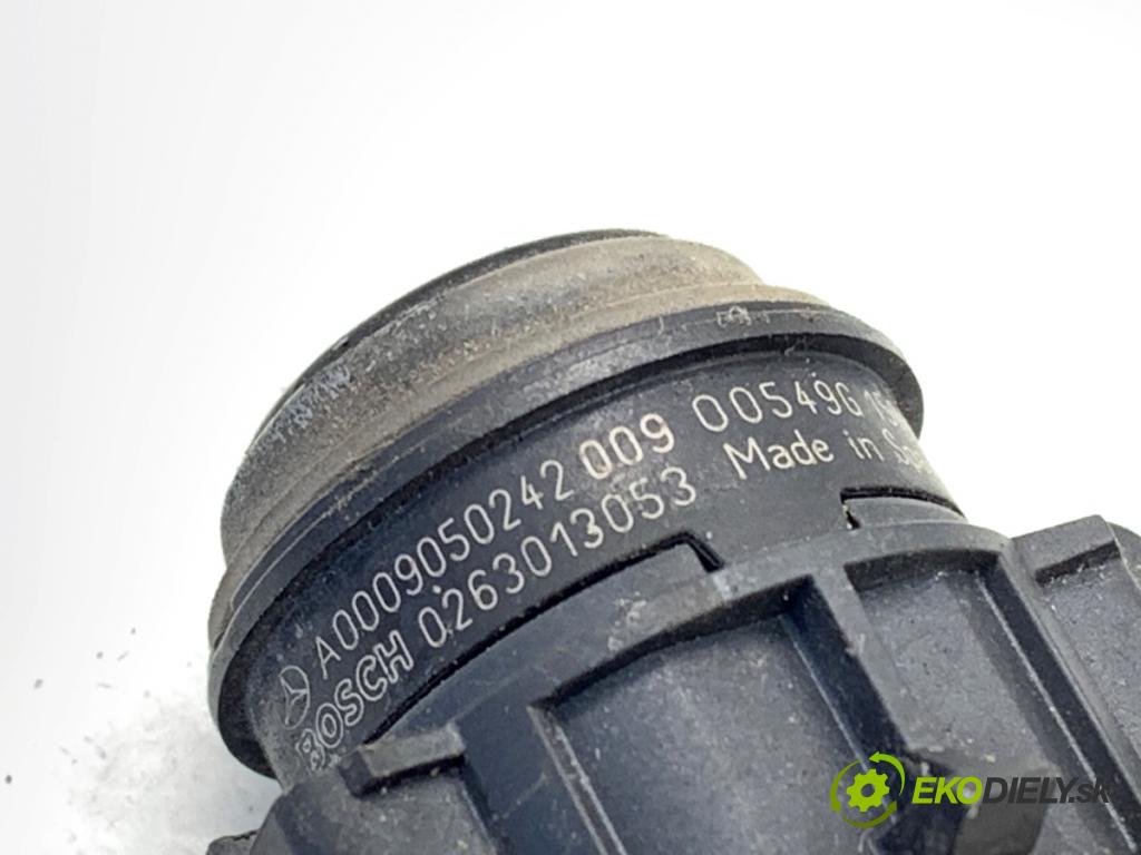 MERCEDES-BENZ W176 liftback 2015 90 kW A 180 (176.042) 1595 Snímač PDC 0263013053