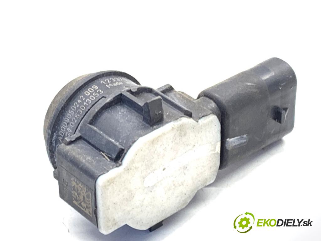 MERCEDES-BENZ W176 liftback 2015 90 kW A 180 (176.042) 1595 snímač PDC A0009050242