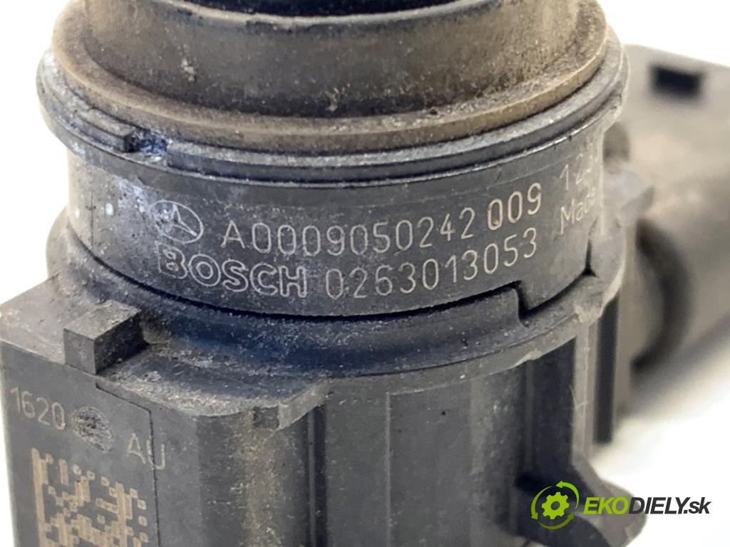 MERCEDES-BENZ W176 liftback 2015 90 kW A 180 (176.042) 1595 snímač PDC A0009050242