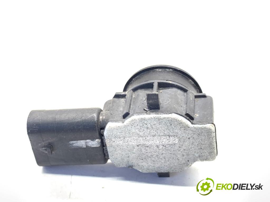 MERCEDES-BENZ W176 liftback 2015 90 kW A 180 (176.042) 1595 snímač PDC A0009050342