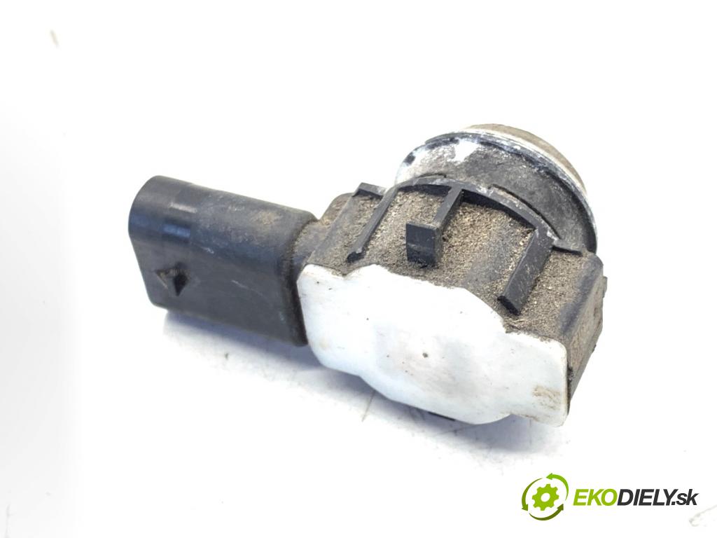 MERCEDES-BENZ W176 liftback 2015 90 kW A 180 (176.042) 1595 Snímač PDC 0263013053