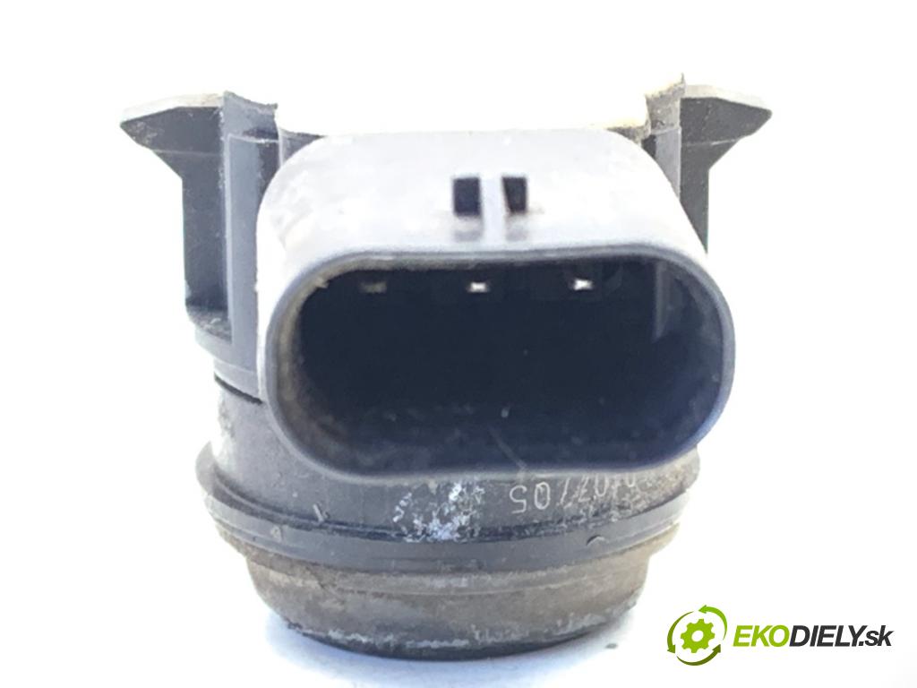 MERCEDES-BENZ W176 liftback 2015 90 kW A 180 (176.042) 1595 Snímač PDC 0263013053